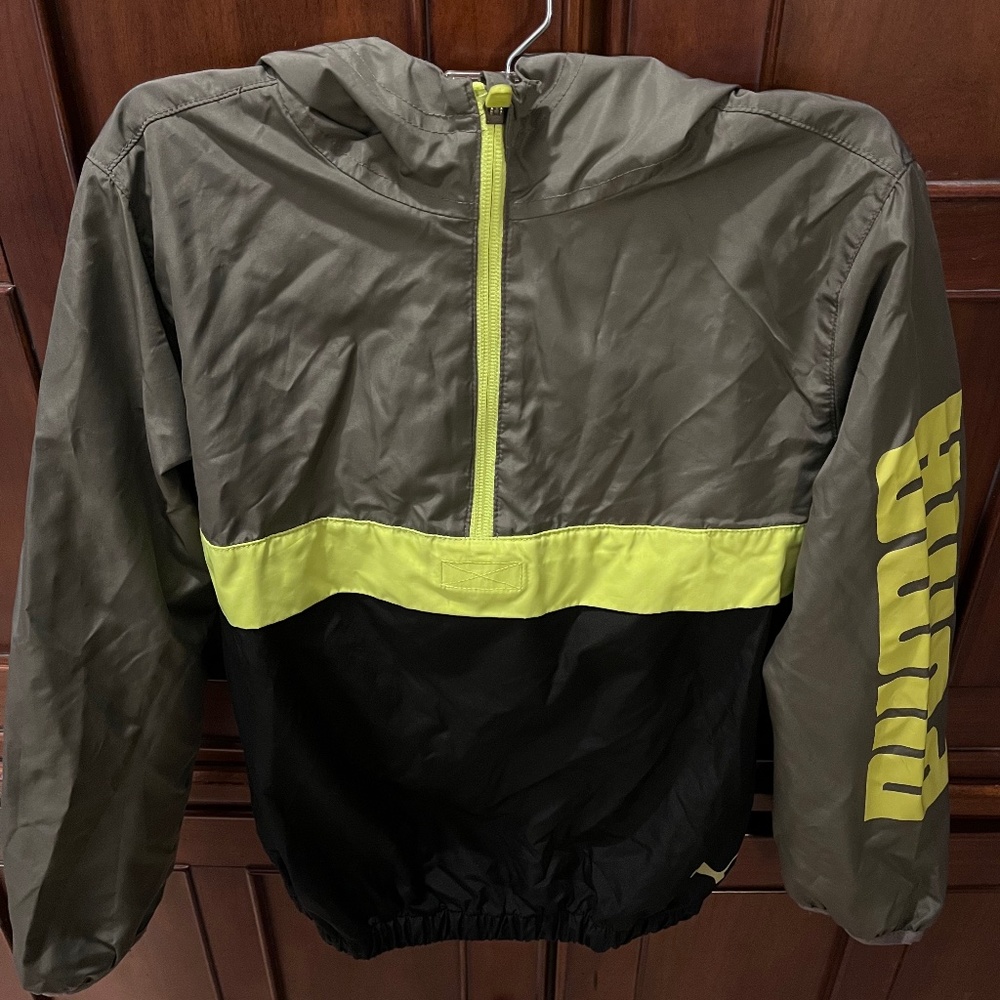 Boys Puma windbreaker size 10/12